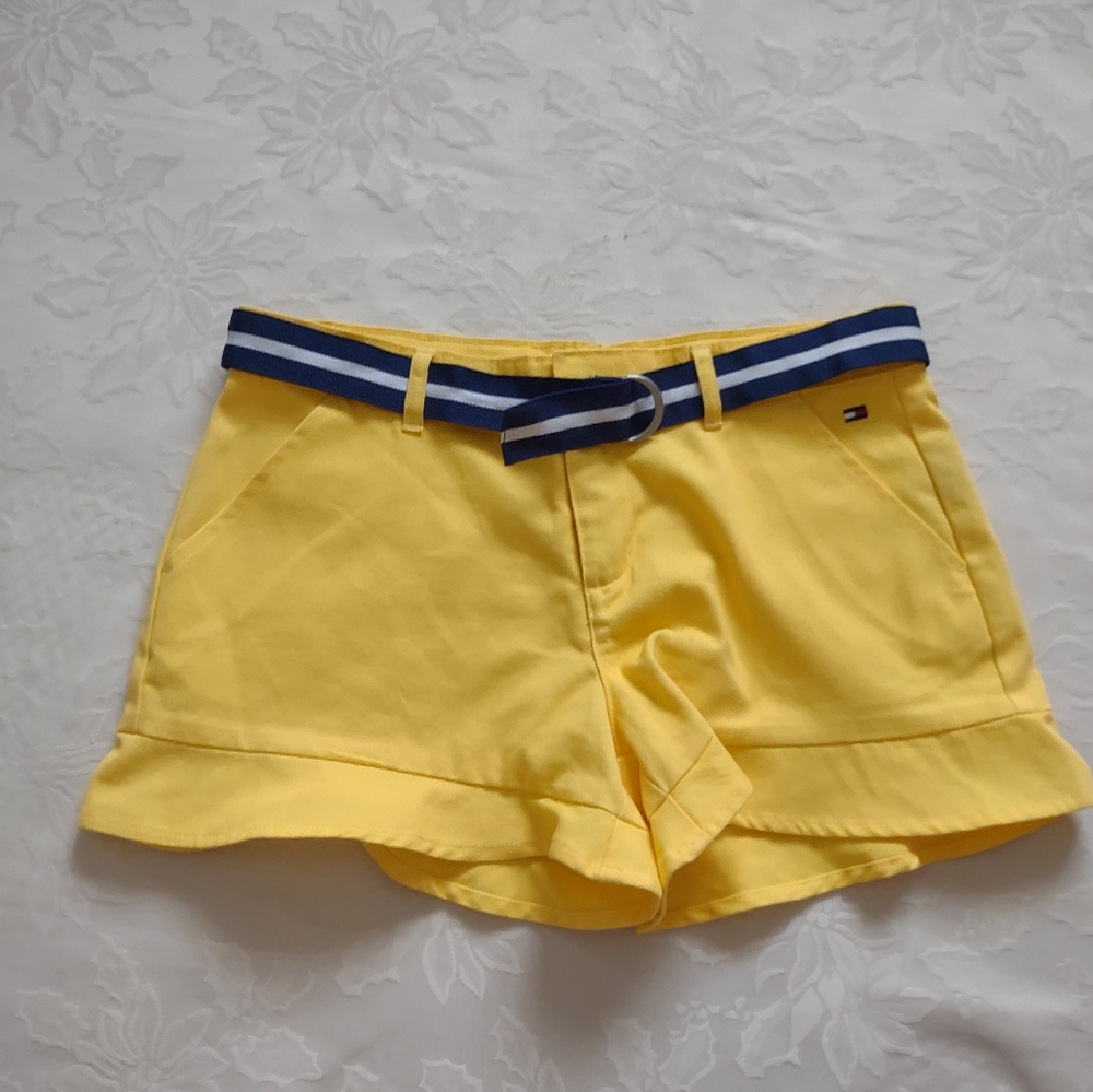 Tommy Hilfiger shorts ruffled hem maritime blue striped belt
